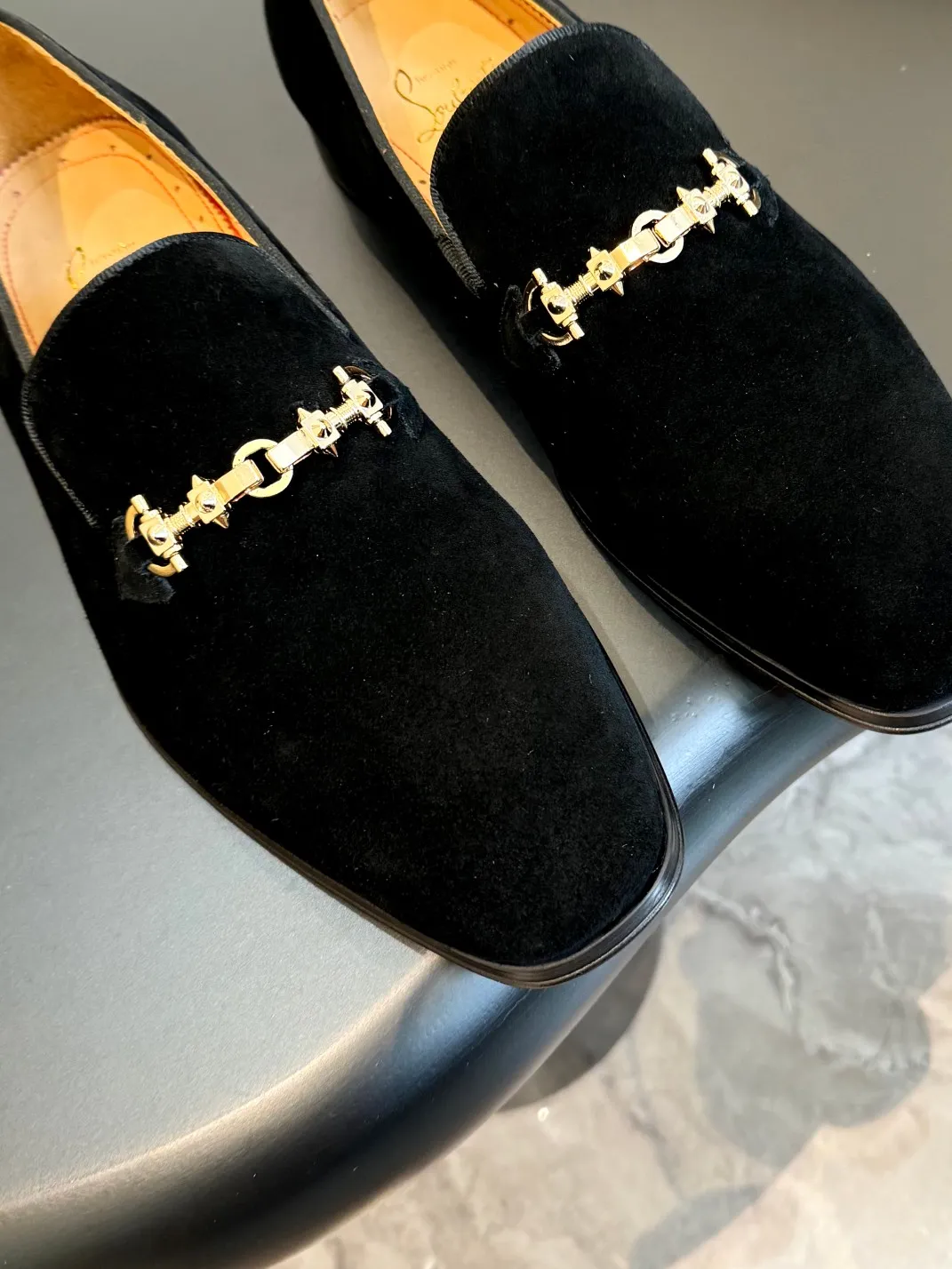 💰960 Christia*.Loubouti* high-end men's business formal leather shoes, original genuine cowhide red sole, imported Italian cowhide outsole, first-layer cowhide, water-dyed cowhide lining, high-end luxury. Size: 39-44 (customized at 38.45.46)✅